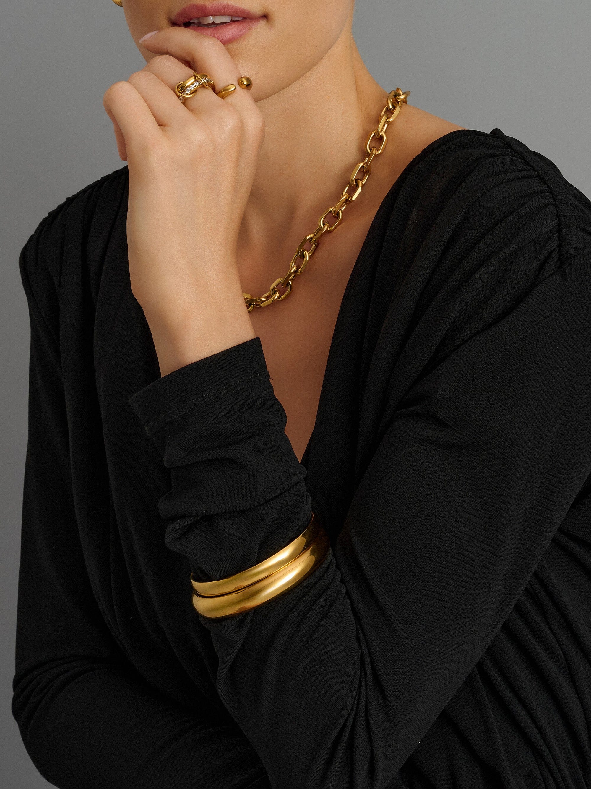 Nialaya Women's Bangle Classic 12mm Round Bangle in Gold Classic 12mm Round Bangle in Gold One Size WBANG_085