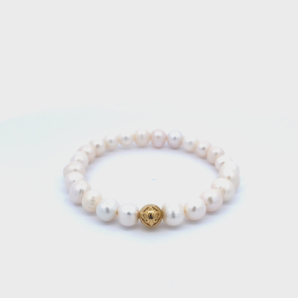 Nialaya_Wristband_with_Pearl_and_Gold_Video