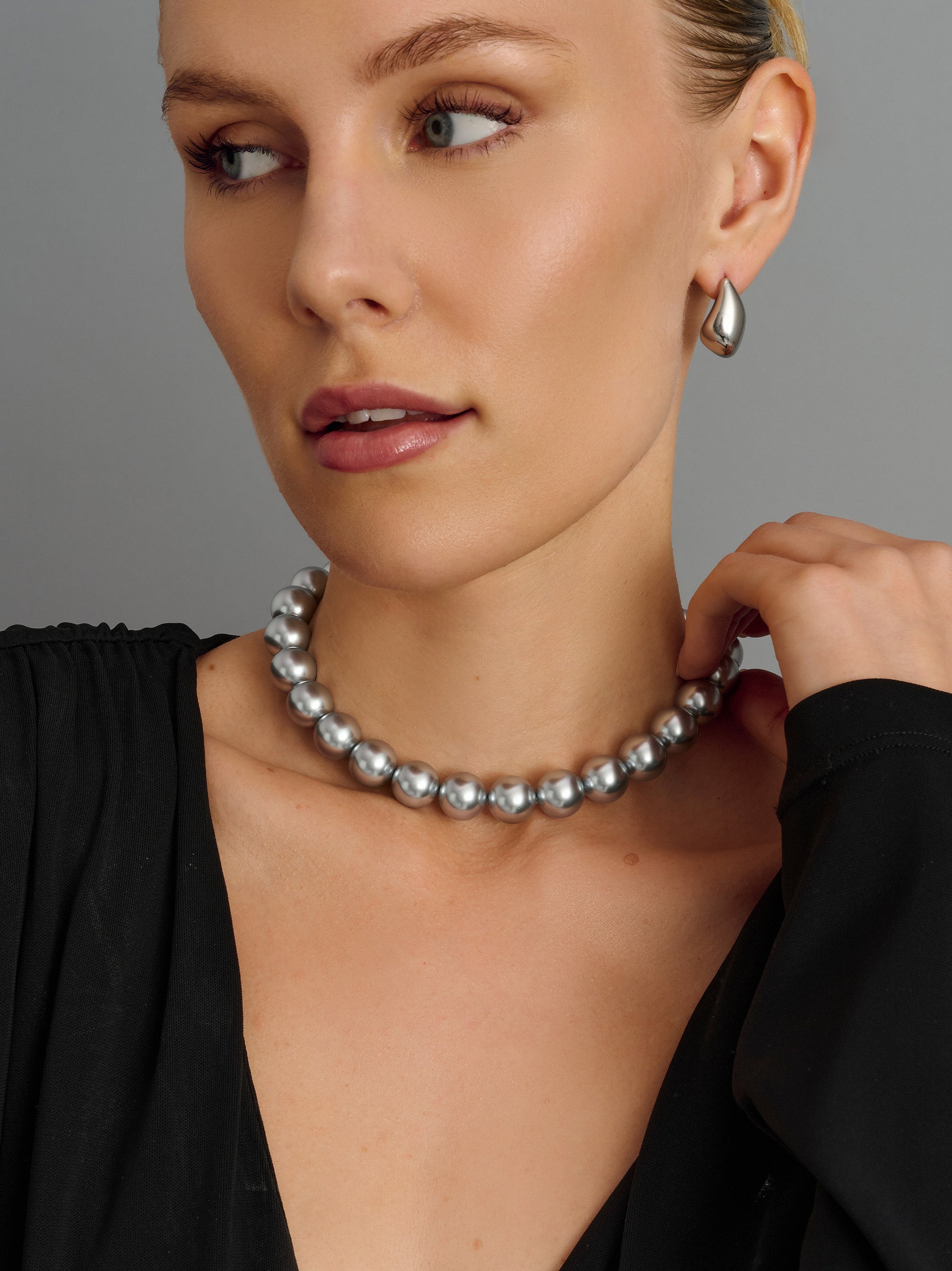 Nialaya Women's Necklace Chunky Pearl Choker with Silver Finish Chunky Pearl Choker with Silver Finish 15 Inches / 38.1 cm WNECK_323